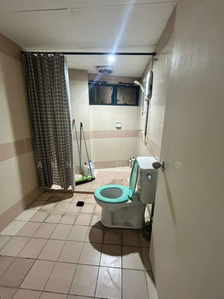 KLCC Office. 3min walkway to Pavilion Bukit Bintang & KLCC (100m). 5min KLCC LRT. FREEHOLD Wisma UOA untuk Untuk Dijual - RM 1,046,700, Mac 2026 - Bathroom - PropertyGuru.com.my