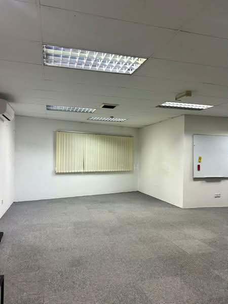 KLCC Office. 3min walkway to Pavilion Bukit Bintang & KLCC (100m). 5min KLCC LRT. FREEHOLD Wisma UOA untuk Untuk Dijual - RM 1,046,700, Mac 2026 - Interior - PropertyGuru.com.my