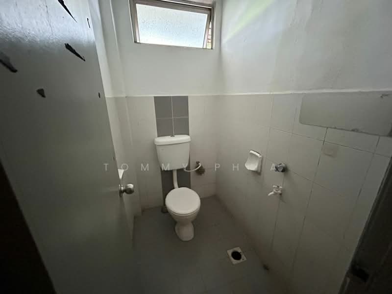 Shop for Rent in Taman Cendana (Pasir Gudang) - Tommy Phua - Bathroom - PropertyGuru.com.my