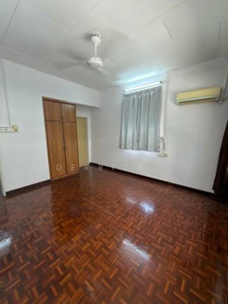 2 STOREY SEMI DETACHED FOR RENT AT PULAU TIKUS GOOD CONDITION untuk Untuk Disewa - RM 13,000 /bulan, Mac 2026 - Bedroom - PropertyGuru.com.my