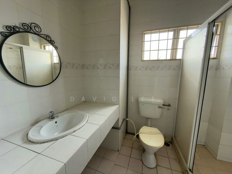 2.5-storey Terraced House for Sale in Bandar Country Homes (Rawang) - David Lee - Bathroom - PropertyGuru.com.my
