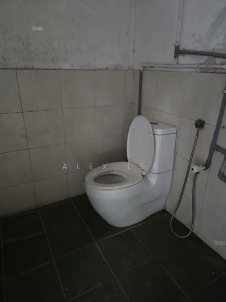 Warehouse for Rent in Shah Alam (Selangor) - Alex Lee - Bathroom - PropertyGuru.com.my