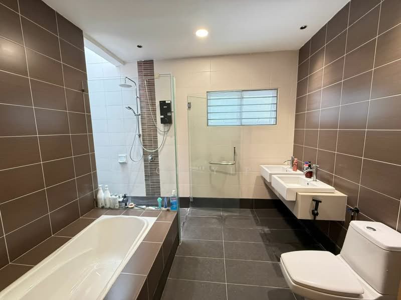 Semi-Detached House for Sale in Greenhill Residence (Shah Alam) - Tom Yip - Bathroom - PropertyGuru.com.my