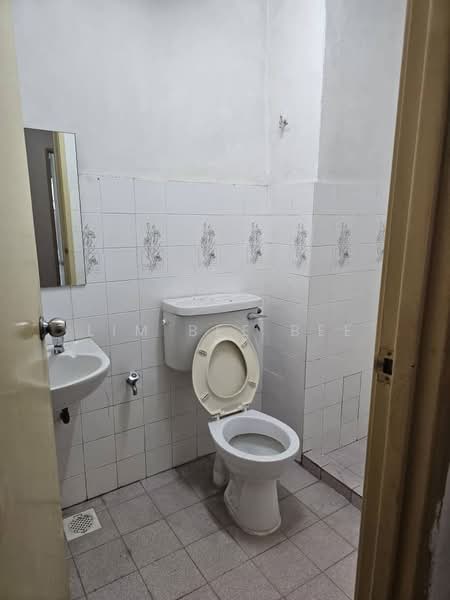 Apartment for Sale at Seri Kasturi - Lim Bee Bee - Bathroom - PropertyGuru.com.my