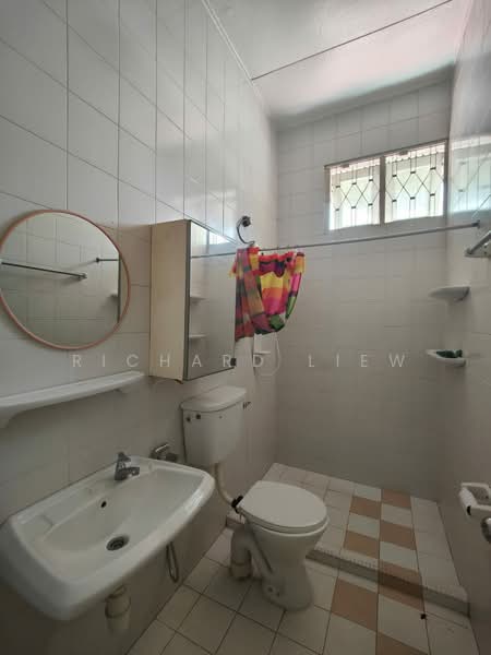 Seksyen 19 untuk Untuk Dijual - RM 2,070,000, Mac 2026 - Bathroom - PropertyGuru.com.my