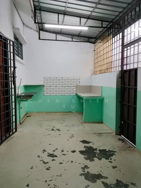 1-storey Terraced House for Sale in Bandar Seri Alam (Masai) - Chen Shieh Yu - Kitchen - PropertyGuru.com.my