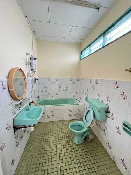 Taman Bukit Maluri untuk Untuk Disewa - RM 2,300 /bulan, Mac 2026 - Bathroom - PropertyGuru.com.my