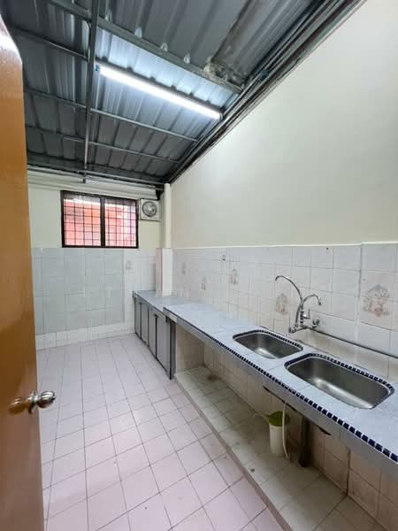 Taman Bukit Maluri untuk Untuk Disewa - RM 2,300 /bulan, Mac 2026 - Kitchen - PropertyGuru.com.my