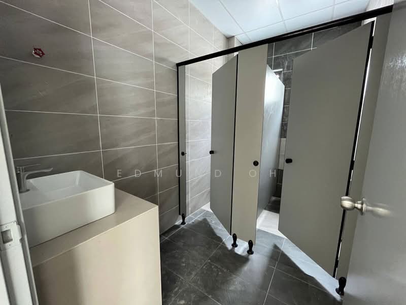 Kilang untuk Disewa di Taman Desa Cemerlang (Ulu Tiram) - Edmund Oh - Bathroom - PropertyGuru.com.my
