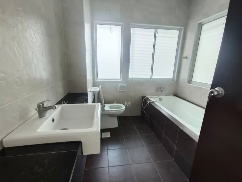Semi-Detached House for Sale in Taman Ponderosa (Johor Bahru) - William Tay - Bathroom - PropertyGuru.com.my