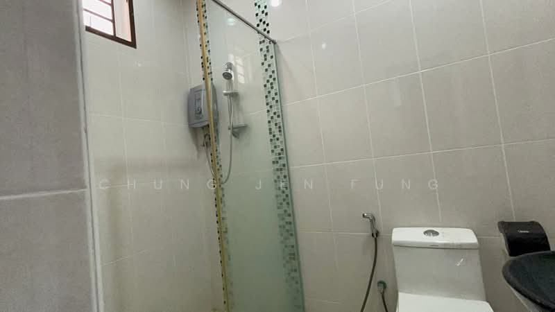 Taman Bukit Kempas untuk Untuk Dijual - RM 1,680,000, Mac 2026 - Bathroom - PropertyGuru.com.my