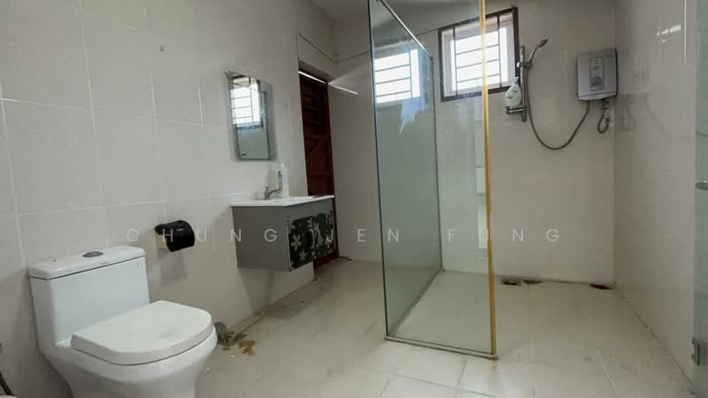 Taman Bukit Kempas untuk Untuk Dijual - RM 1,680,000, Mac 2026 - Bathroom - PropertyGuru.com.my
