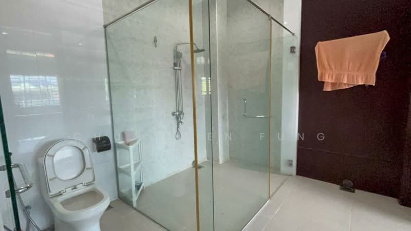 Taman Bukit Kempas untuk Untuk Dijual - RM 1,680,000, Mac 2026 - Bathroom - PropertyGuru.com.my