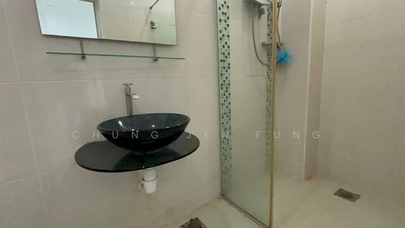 Taman Bukit Kempas untuk Untuk Dijual - RM 1,680,000, Mac 2026 - Bathroom - PropertyGuru.com.my