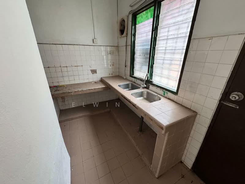 2-storey Terraced House for Sale in Bandar Country Homes (Rawang) - Elwin Mah - Kitchen - PropertyGuru.com.my