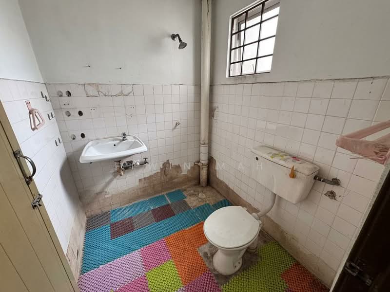 2-storey Terraced House for Sale in Bandar Country Homes (Rawang) - Elwin Mah - Bathroom - PropertyGuru.com.my