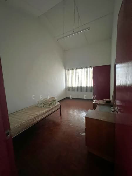 2-storey Terraced House for Sale in Taman Connaught (Cheras) - Eric Liew - Bedroom - PropertyGuru.com.my