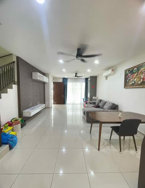 Rumah Teres 2-Tingkat untuk Dijual di Bandar Rimbayu (Telok Panglima Garang) - Jeff Chong - Living Room - PropertyGuru.com.my