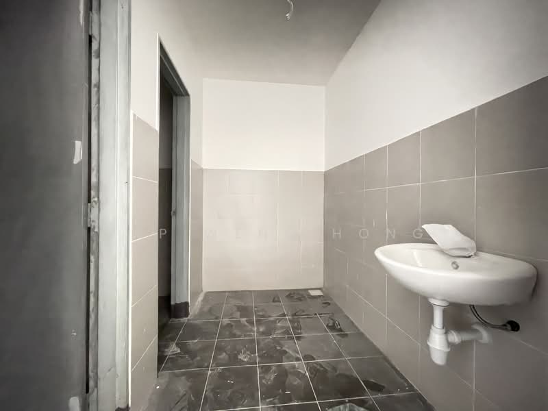Shop / Office for Rent in Bandar Tun Hussein Onn (Cheras) - Yap Weng Hong - Bathroom - PropertyGuru.com.my