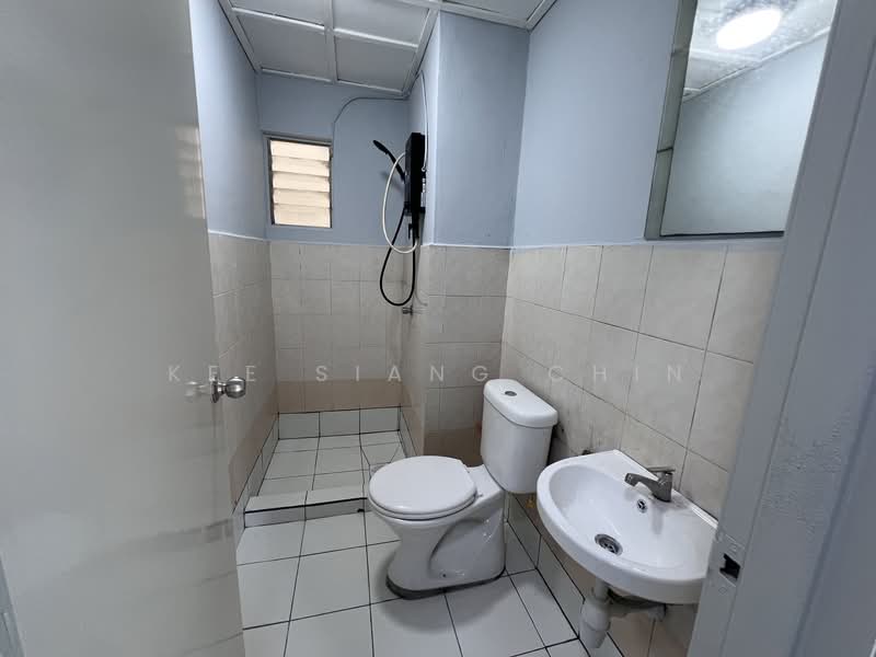 Koi Tropika untuk Untuk Disewa - RM 1,300 /bulan, Mac 2026 - Bathroom - PropertyGuru.com.my