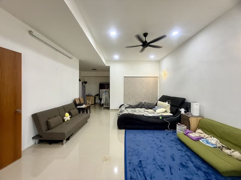 2.5-storey Terraced House for Sale in Taman Bukit Serdang (Seri Kembangan) - Wynn Chong - Living Room - PropertyGuru.com.my