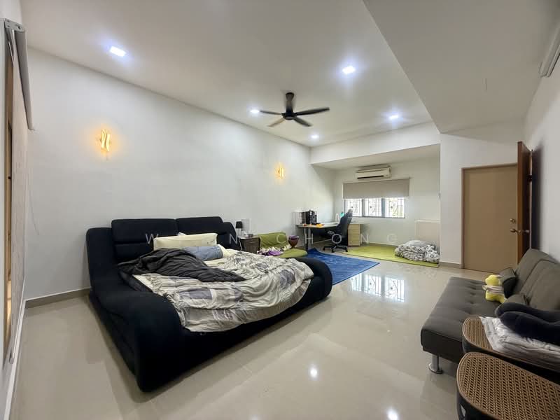 2.5-storey Terraced House for Sale in Taman Bukit Serdang (Seri Kembangan) - Wynn Chong - Bedroom - PropertyGuru.com.my