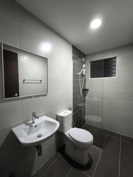 Condominium for Rent at Paraiso Residence @ The Earth - Kelly Tan - Bathroom - PropertyGuru.com.my