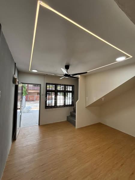 2-storey Terraced House for Sale in Bandar Putra (Kulai) - Marcus Tey - Entrance - PropertyGuru.com.my