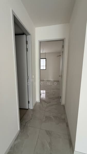 2.5-storey Terraced House for Sale in Taman Bukit Serdang (Seri Kembangan) - Wynn Chong - Corridor - PropertyGuru.com.my