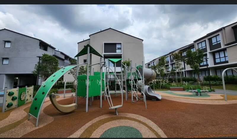 2.5-storey Terraced House for Sale in Taman Bukit Serdang (Seri Kembangan) - Wynn Chong - Exterior - PropertyGuru.com.my