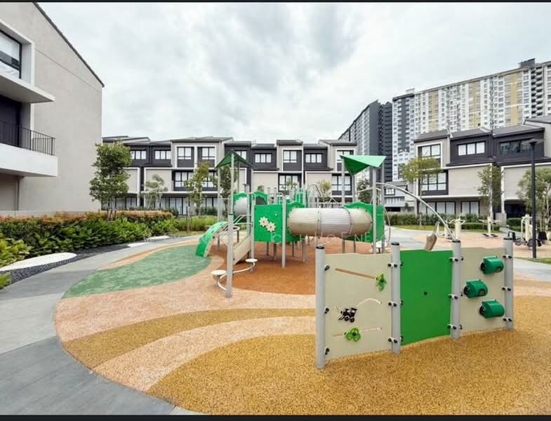 2.5-storey Terraced House for Sale in Taman Bukit Serdang (Seri Kembangan) - Wynn Chong - Exterior - PropertyGuru.com.my