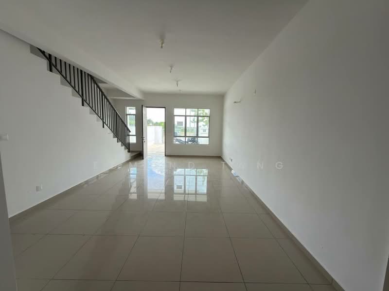 2-storey Terraced House for Sale in Taman Puncak Tropicana (Pekan Nenas) - Edmond Tang - Living Room - PropertyGuru.com.my