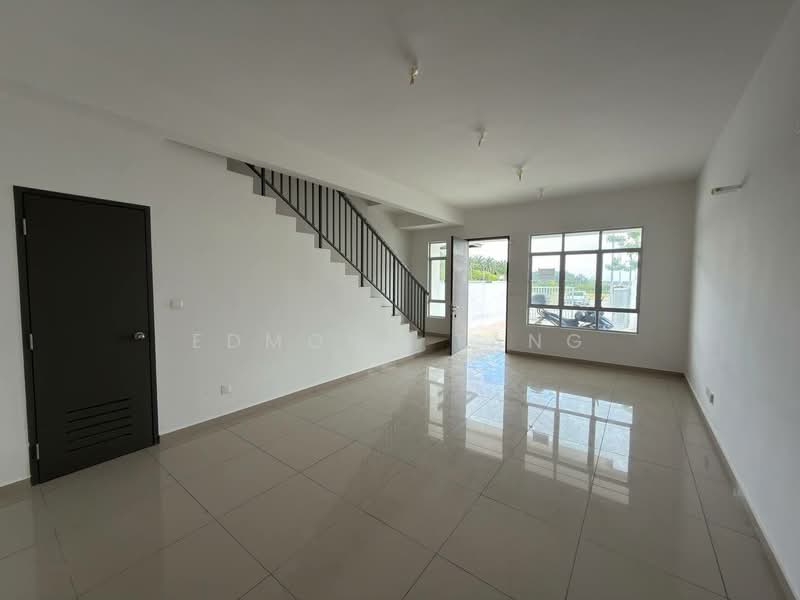 2-storey Terraced House for Sale in Taman Puncak Tropicana (Pekan Nenas) - Edmond Tang - Living Room - PropertyGuru.com.my