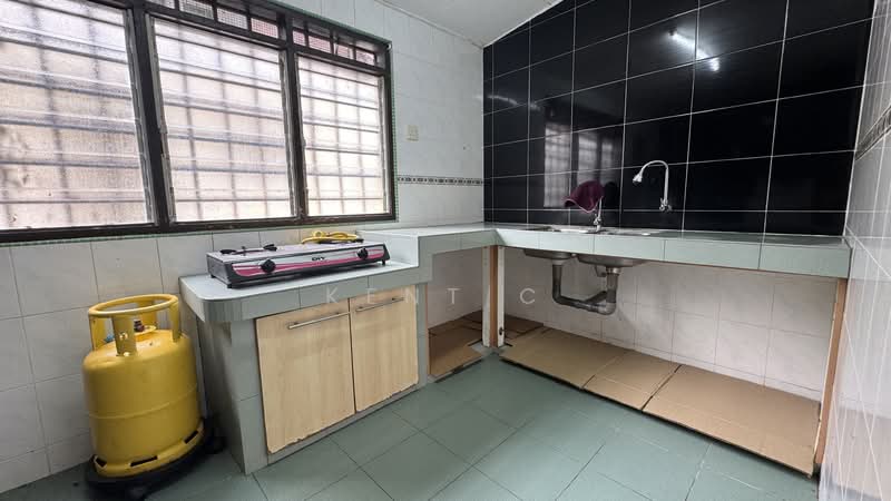 2-storey Terraced House for Rent in Taman Cempaka (Ipoh) - Kent C - Kitchen - PropertyGuru.com.my