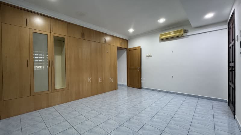 2-storey Terraced House for Rent in Taman Cempaka (Ipoh) - Kent C - Bedroom - PropertyGuru.com.my