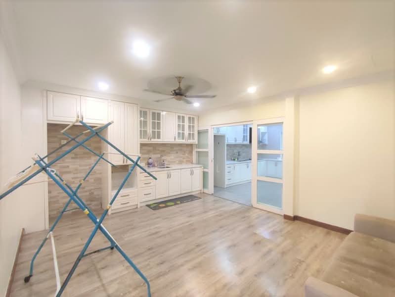 Semi D House Kelab Golf Sultan Abdul Aziz Shah Alam untuk Untuk Dijual - RM 2,100,000, Mac 2026 - Kitchen - PropertyGuru.com.my