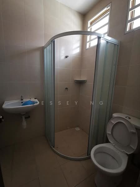 Taman Pengkalan Tiara untuk Untuk Dijual - RM 400,000, Mac 2026 - Bathroom - PropertyGuru.com.my