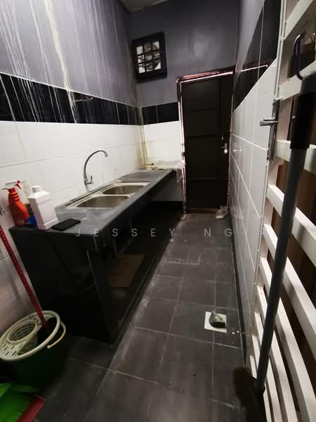 Taman Pengkalan Tiara untuk Untuk Dijual - RM 400,000, Mac 2026 - Kitchen - PropertyGuru.com.my