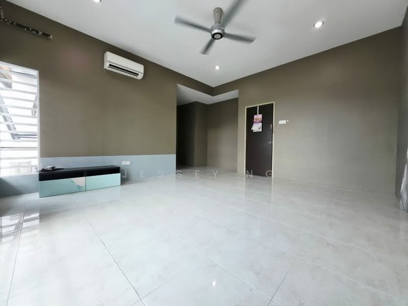 2-storey Terraced House for Sale in Ipoh (Perak) - Jessey Ng - Living Room - PropertyGuru.com.my