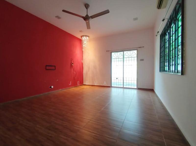 Bungalow House untuk Dijual di Bukit Rasah (Seremban) - Jeevs Jeeva - Living Room - PropertyGuru.com.my