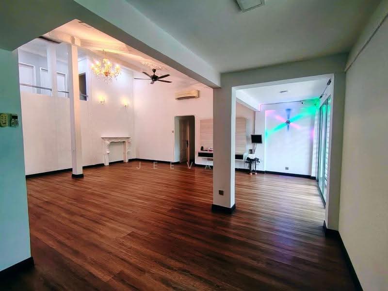 Bungalow House untuk Dijual di Bukit Rasah (Seremban) - Jeevs Jeeva - Living Room - PropertyGuru.com.my