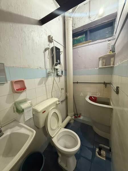 Apartment for Sale at Pangsapuri Mesra Jaya - Carson Ang - Bathroom - PropertyGuru.com.my