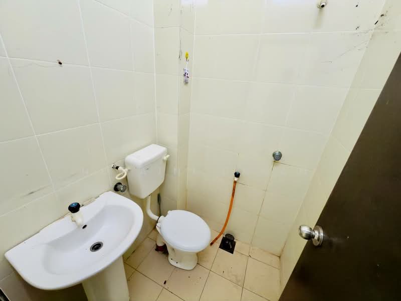 Section 30, Shah Alam untuk Untuk Dijual - RM 410,000, Mac 2026 - Bathroom - PropertyGuru.com.my