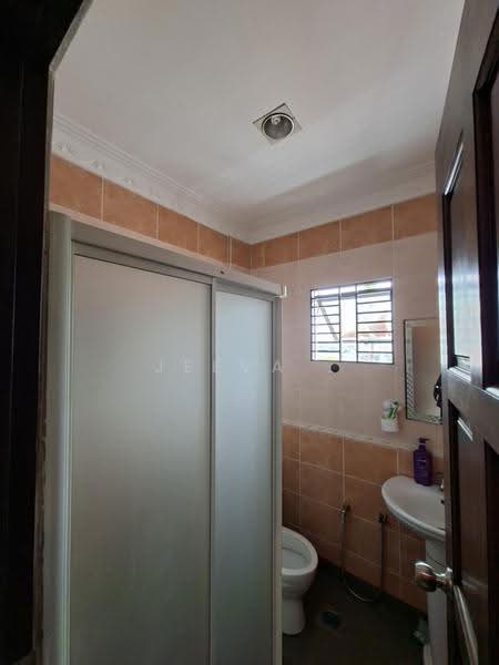 Bungalow House untuk Dijual di Bukit Rasah (Seremban) - Jeevs Jeeva - Bathroom - PropertyGuru.com.my