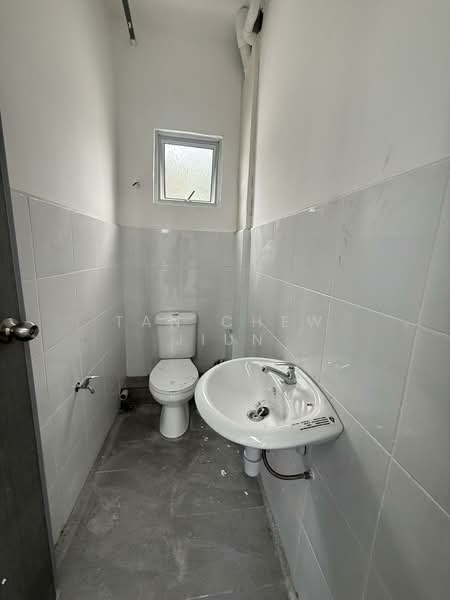 Warehouse for Rent in Seri Kembangan (Selangor) - Tan Chew Jiun - Bathroom - PropertyGuru.com.my