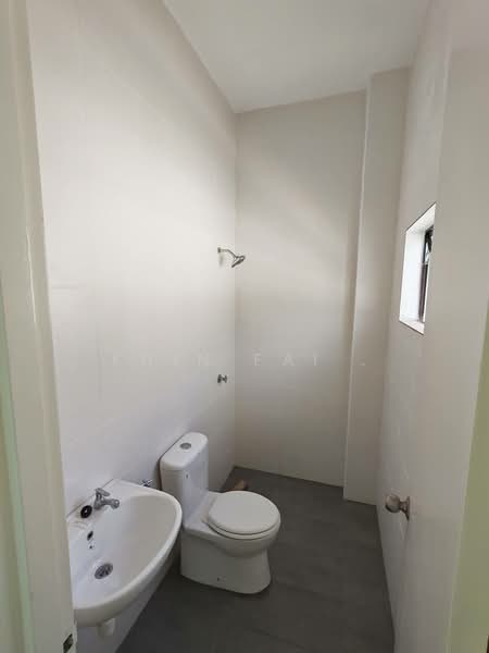 2.5-storey Terraced House for Sale in Taman Ozana Impian (Bukit Katil) - Khin Fai . - Bathroom - PropertyGuru.com.my