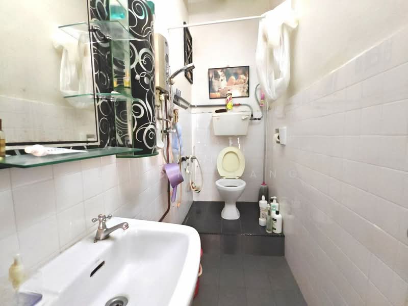 2-storey Terraced House for Sale in Bandar Baru Permas Jaya (Permas Jaya) - Edmond Tang - Bathroom - PropertyGuru.com.my