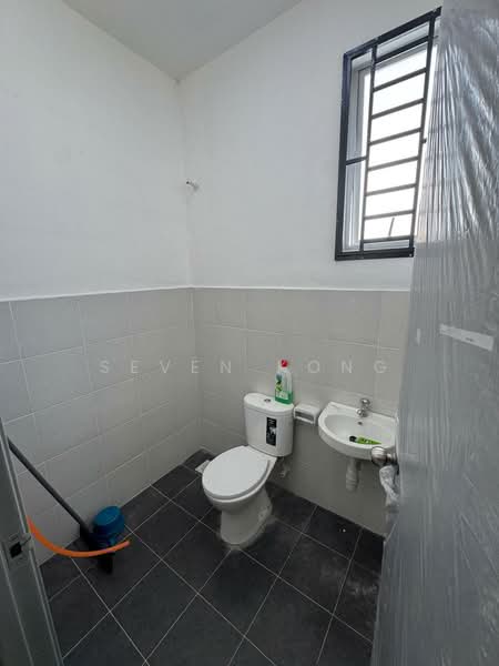 2-storey Terraced House for Rent in Kangkar Pulai (Skudai) - Seven Kong - Bathroom - PropertyGuru.com.my