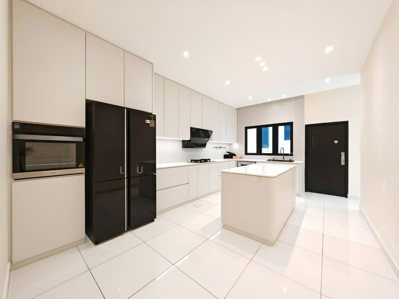 Cluster House for Sale in Taman Pelangi Indah (Ulu Tiram) - Lucas Lee - Kitchen - PropertyGuru.com.my