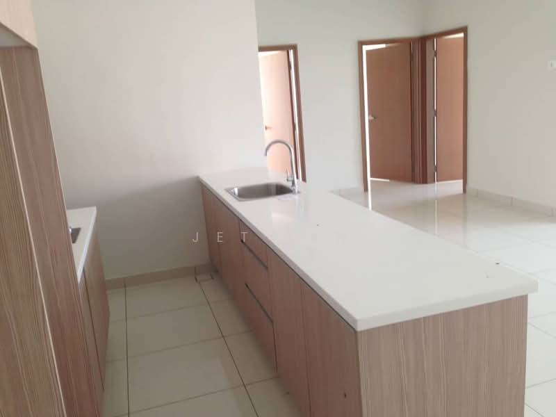 Condominium for Sale at Sri Putramas III / Royal Regent - Jet Tan - Kitchen - PropertyGuru.com.my